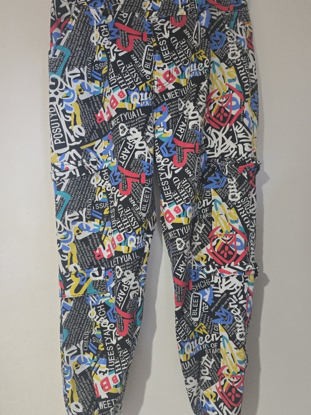 VIP Graffiti Newsprint Cargo Joggers Y2K Streetwear Baggy Pants Multicolor 15/32